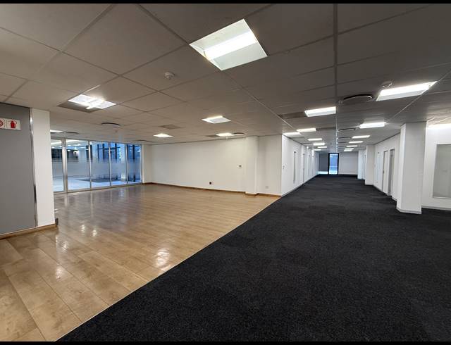 589M² OFFICE TO LET IN PARKTOWN